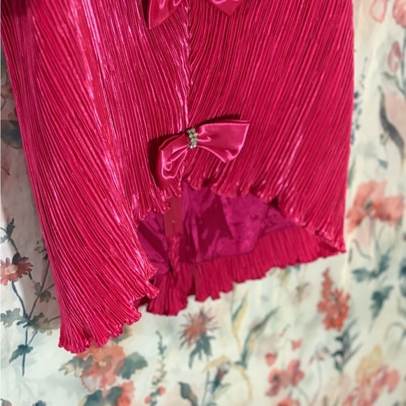 Vintage Elegant Pink Blouse with Bow Accents - Picture 4 of 11
